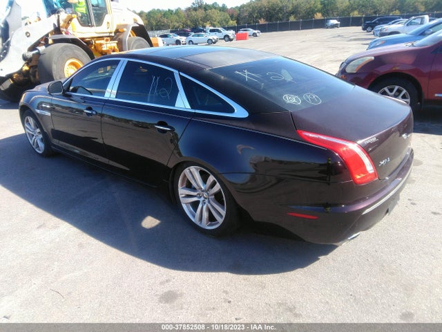 2011 JAGUAR XJ SAJWA2GB8BLV09413 Photo 2