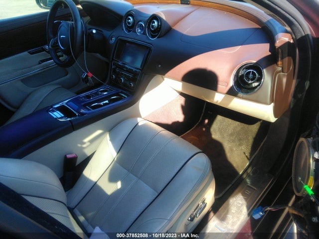 2011 JAGUAR XJ SAJWA2GB8BLV09413 Photo 4