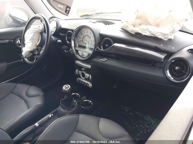 2010 MINI COOPER CLUBMAN WMWMM3C56ATP76516 Photo 4