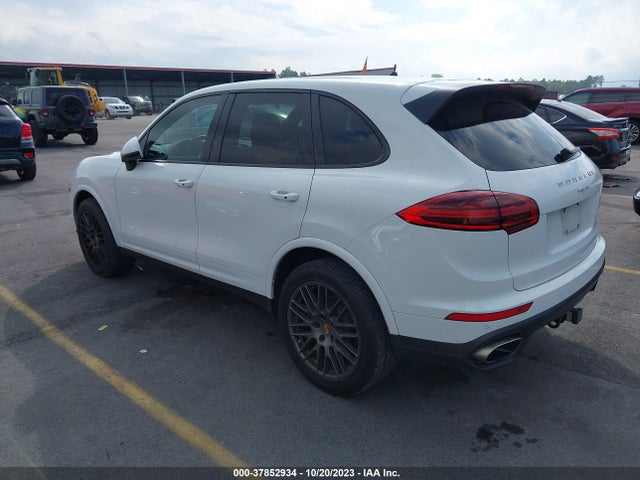 2017 PORSCHE CAYENNE WP1AA2A27HKA88279 Photo 2