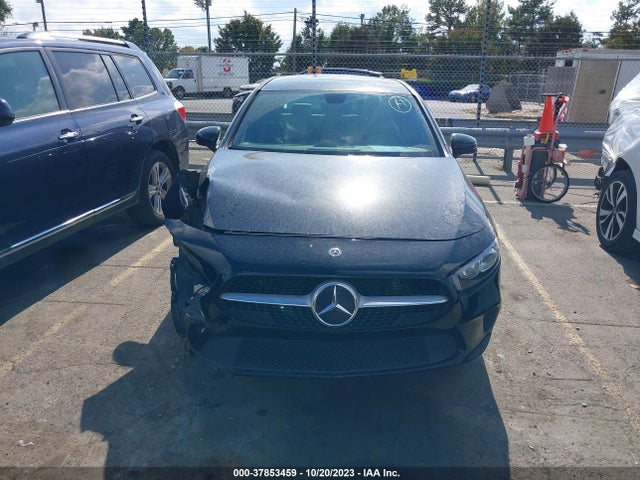 WDD3G4EB3KW025989 Mercedes-Benz A 220