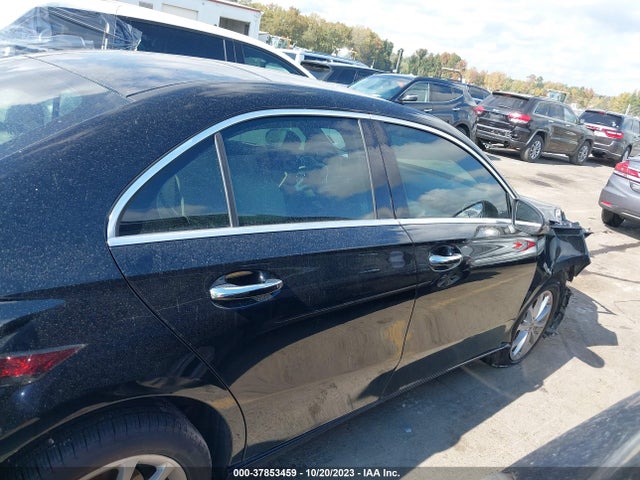 WDD3G4EB3KW025989 Mercedes-Benz A 220