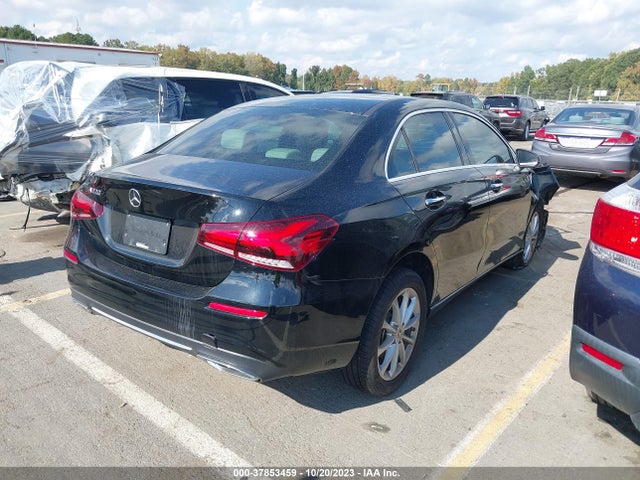 WDD3G4EB3KW025989 Mercedes-Benz A 220
