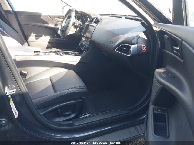 2017 JAGUAR XE SAJAJ4BN4HA969454 Photo 4