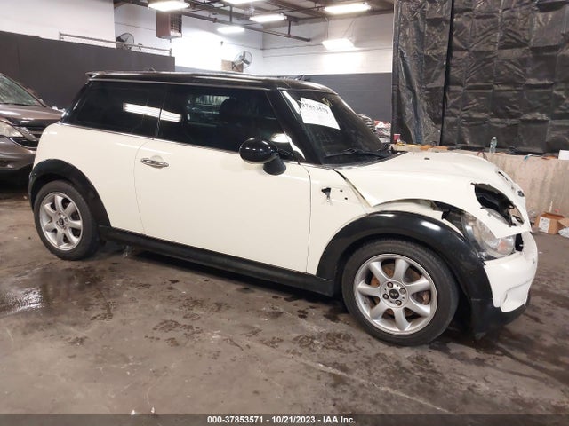 2010 MINI COOPER S WMWMF7C51ATZ69383 Photo 0