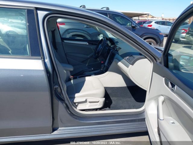 2019 VOLKSWAGEN PASSAT 1VWLA7A33KC008071 Photo 4