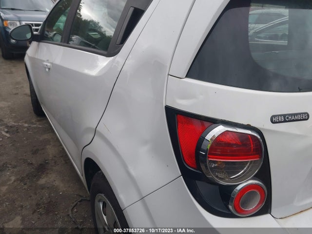 Chevrolet SONIC LS 2016 1G1JA6SHXG4111223 Image 6