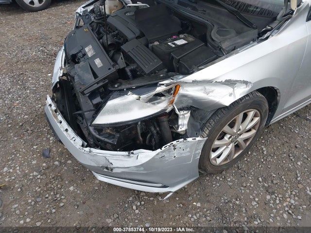 3VWD17AJ7FM325987 Volkswagen Jetta Sedan 1.8t Se