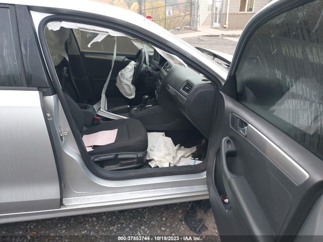 3VWD17AJ7FM325987 Volkswagen Jetta Sedan 1.8t Se