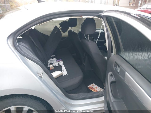 3VWD17AJ7FM325987 Volkswagen Jetta Sedan 1.8t Se