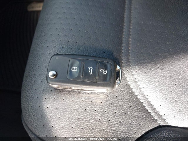 1VWAT7A32EC099789 Volkswagen Passat Wolfsburg Ed