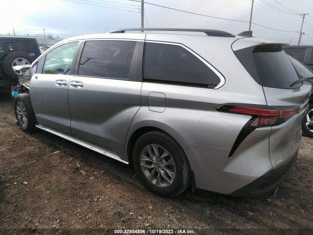 Toyota SIENNA LE 2022 5TDBSKFC6NS065729 Image 3