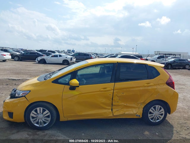 Honda FIT LX 2015 3HGGK5H57FM756261 Image 14