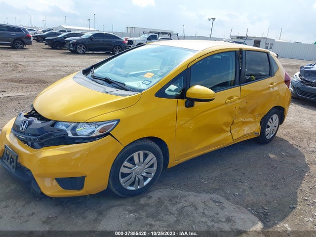 Honda FIT LX 2015 3HGGK5H57FM756261 Image 2