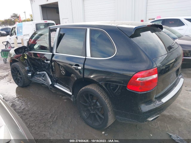 2010 PORSCHE CAYENNE WP1AA2AP5ALA08358 Photo 2