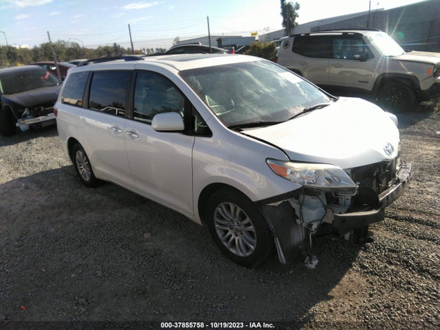 2017 TOYOTA SIENNA XLE 8 PASSENGER VIN: 5TDYZ3DC3HS842631