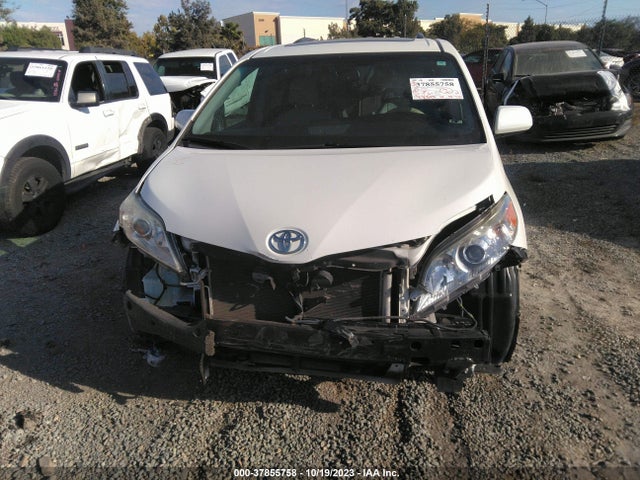 2017 TOYOTA SIENNA XLE 8 PASSENGER VIN: 5TDYZ3DC3HS842631