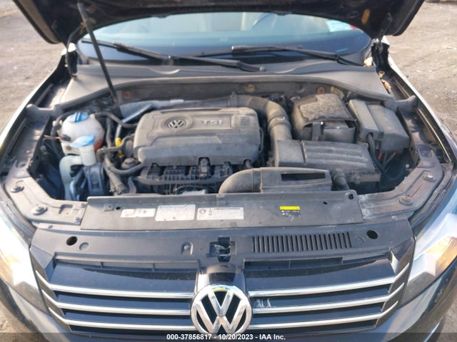 1VWBT7A33FC003058 Volkswagen Passat 1.8t Se