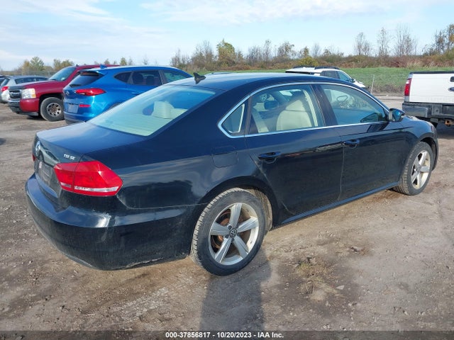 1VWBT7A33FC003058 Volkswagen Passat 1.8t Se