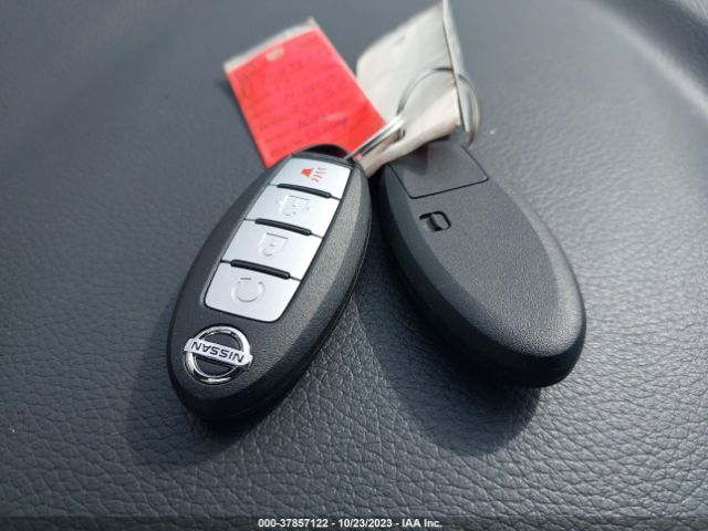 JN1BJ1CR8HW134451 Nissan Rogue Sport Sv