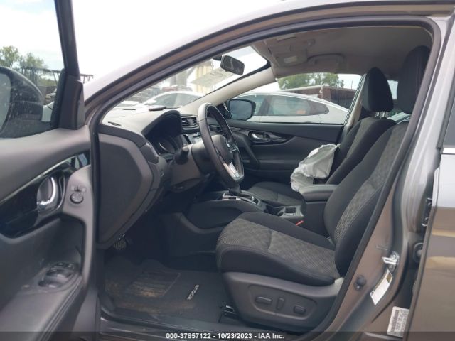 JN1BJ1CR8HW134451 Nissan Rogue Sport Sv