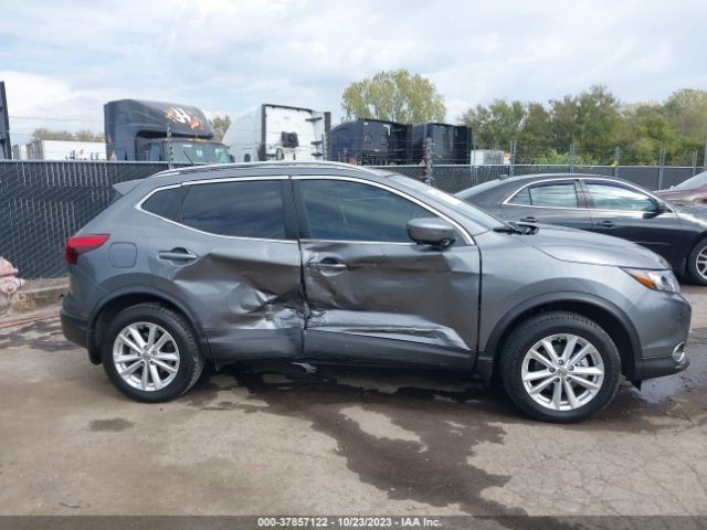 JN1BJ1CR8HW134451 Nissan Rogue Sport Sv