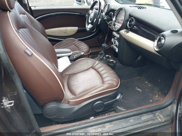 2009 MINI COOPER CLUBMAN WMWMM335X9TP89930 Photo 4