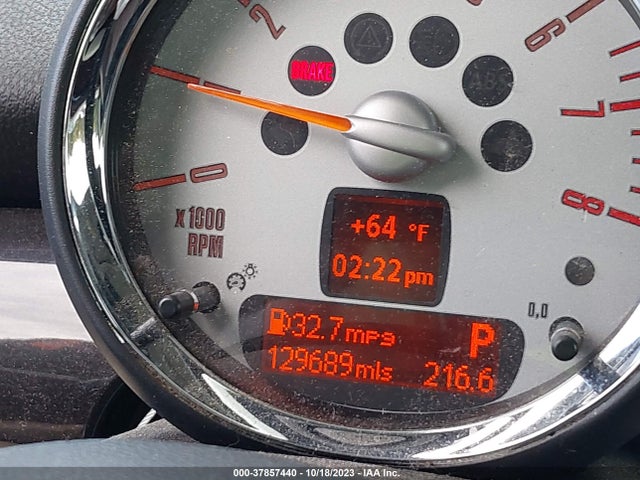 2009 MINI COOPER CLUBMAN WMWMM335X9TP89930 Photo 6