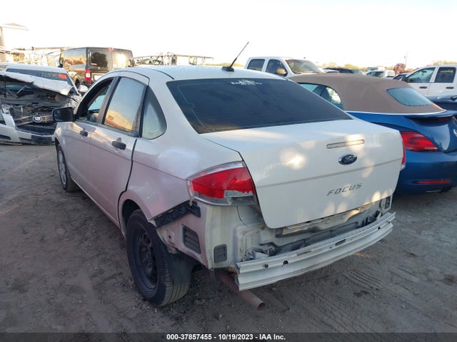 2011 FORD FOCUS S VIN: 1FAHP3EN2BW129352