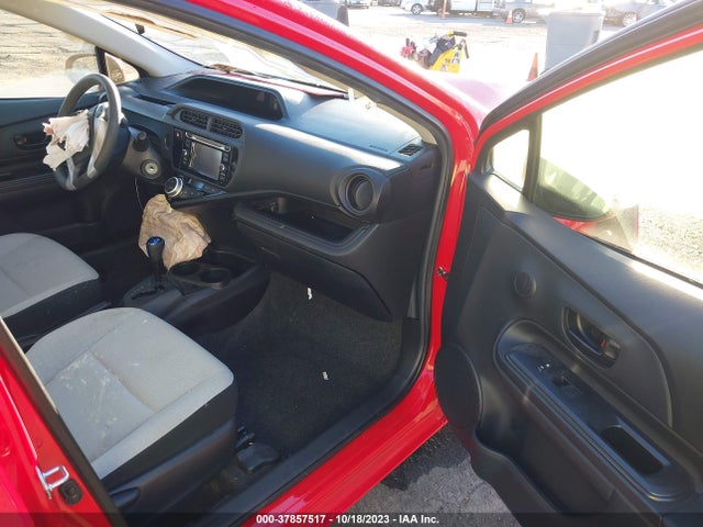 Toyota Prius C One 2016 JTDKDTB33G1131675 Image 24