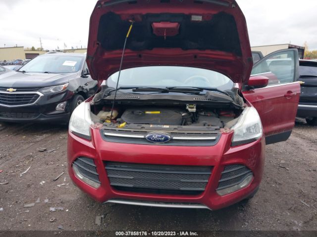1FMCU9GX6FUB28927 Ford ESCAPE SE