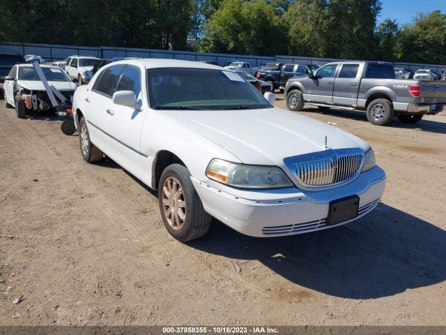 2007 LINCOLN TOWN CAR VIN: 1LNHM82V07Y634219