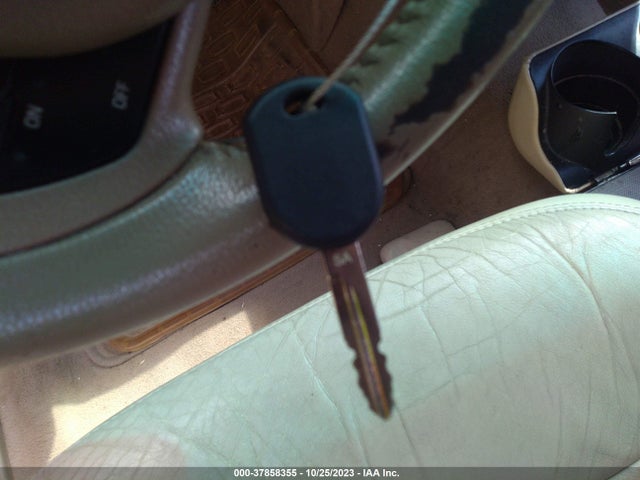 2007 LINCOLN TOWN CAR VIN: 1LNHM82V07Y634219