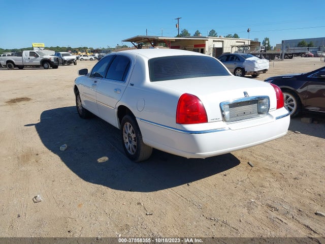 2007 LINCOLN TOWN CAR VIN: 1LNHM82V07Y634219
