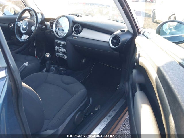 2009 MINI COOPER HARDTOP WMWMF33599TU73493 Photo 4