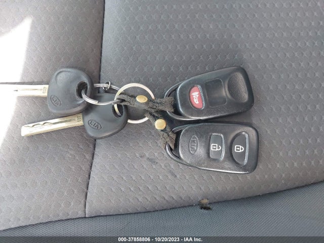 2013 KIA SORENTO LX VIN: 5XYKT4A18DG416229