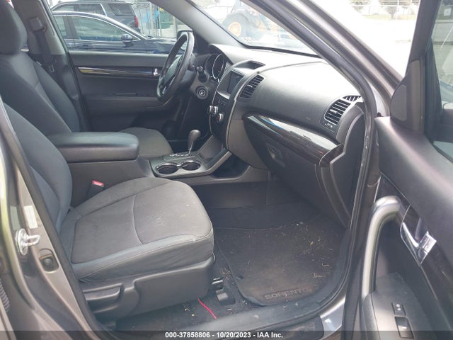 2013 KIA SORENTO LX VIN: 5XYKT4A18DG416229