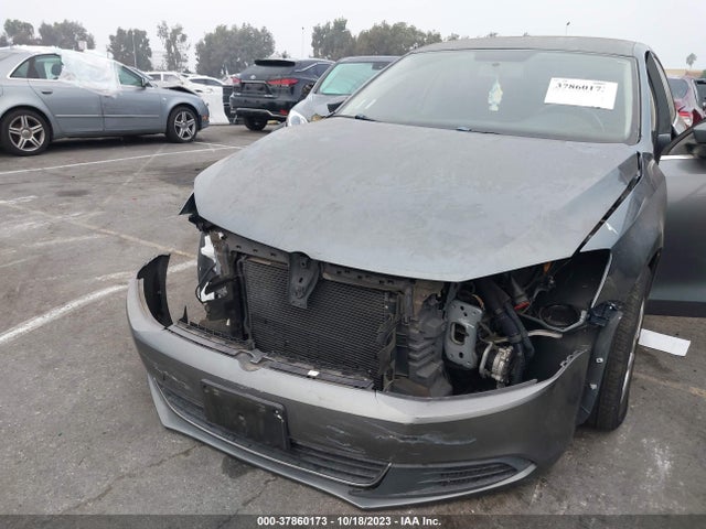 3VWD17AJ0EM327031 Volkswagen Jetta Sedan Se W/connectivity