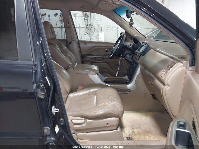 2004 HONDA PILOT EX VIN: 2HKYF18714H547490