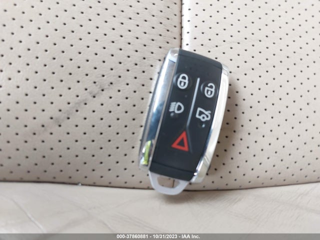 2010 JAGUAR XF SAJWA0GB9ALR49238 Photo 10