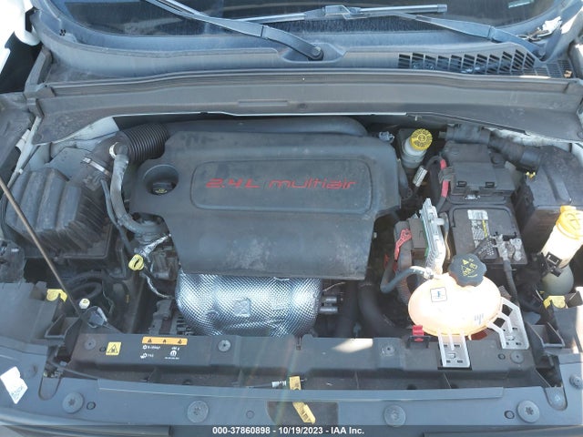 ZACCJAAT7FPC22627 Jeep Renegade Sport