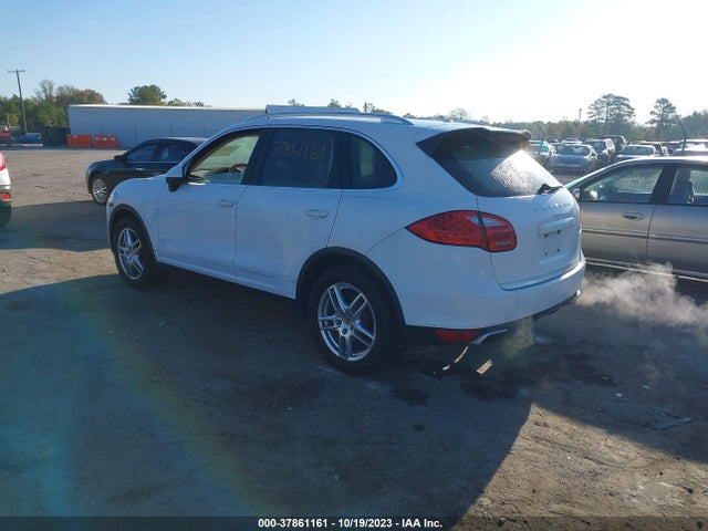 2013 PORSCHE CAYENNE WP1AA2A29DLA12938 Photo 2