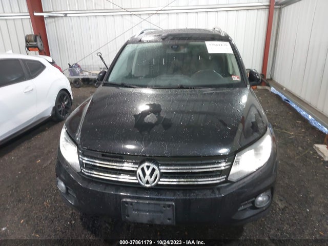 WVGUV7AX2HK022648 Volkswagen Tiguan Sport