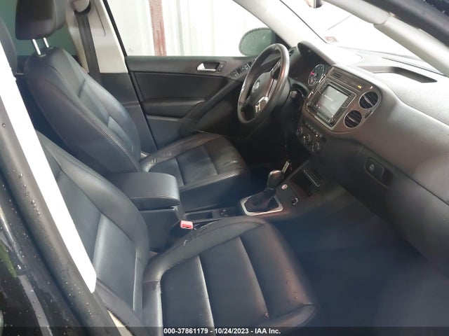 WVGUV7AX2HK022648 Volkswagen Tiguan Sport