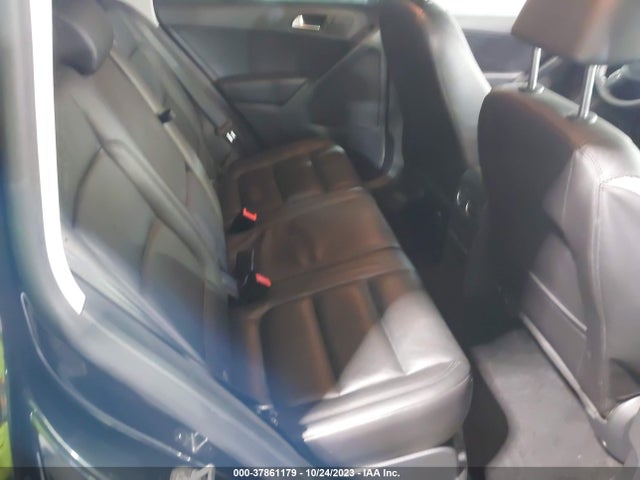 WVGUV7AX2HK022648 Volkswagen Tiguan Sport