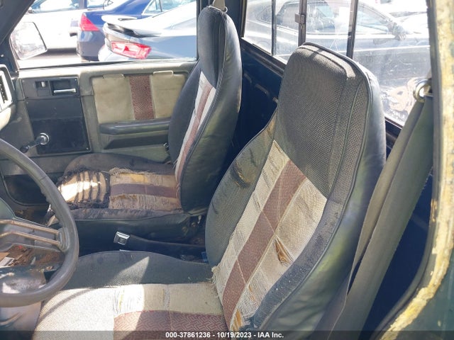 1982 CHEVROLET S TRUCK S10 VIN: 1GCBS14B9C2126323