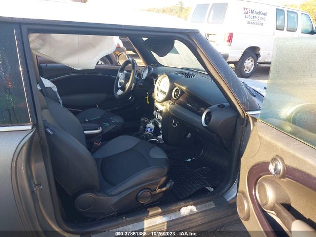 2010 MINI COOPER HARDTOP WMWMF7C51ATZ73997 Photo 4