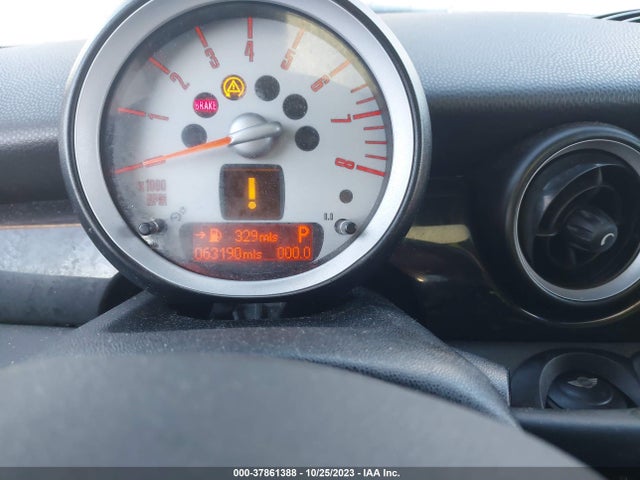 2010 MINI COOPER HARDTOP WMWMF7C51ATZ73997 Photo 6