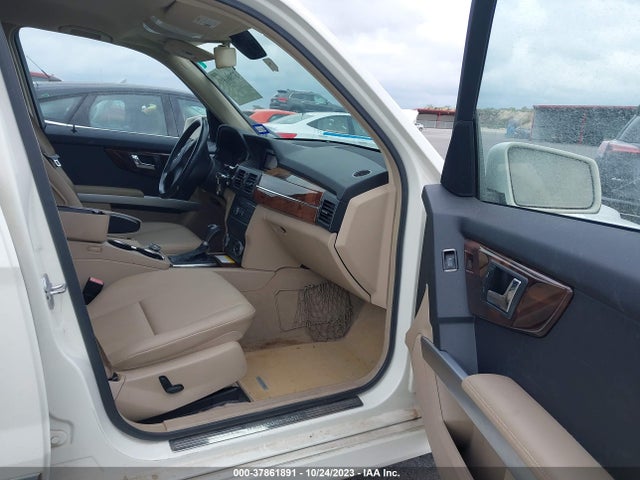 37861891 :رقم المزاد ، WDCGG5GB5BF530926 vin ، 2011 Mercedes-benz Glk 350 مزاد بيع