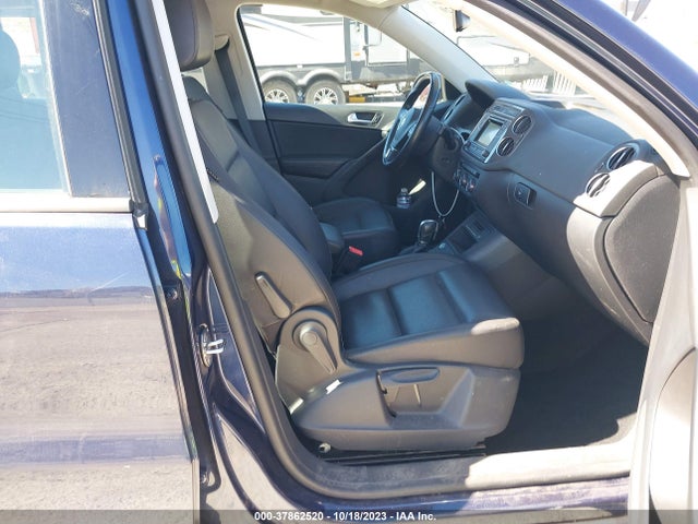WVGAV7AX7GW612158 Volkswagen TIGUAN S